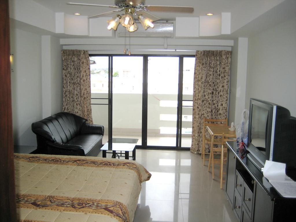 Yensabai Condotel Pattaya Exterior photo