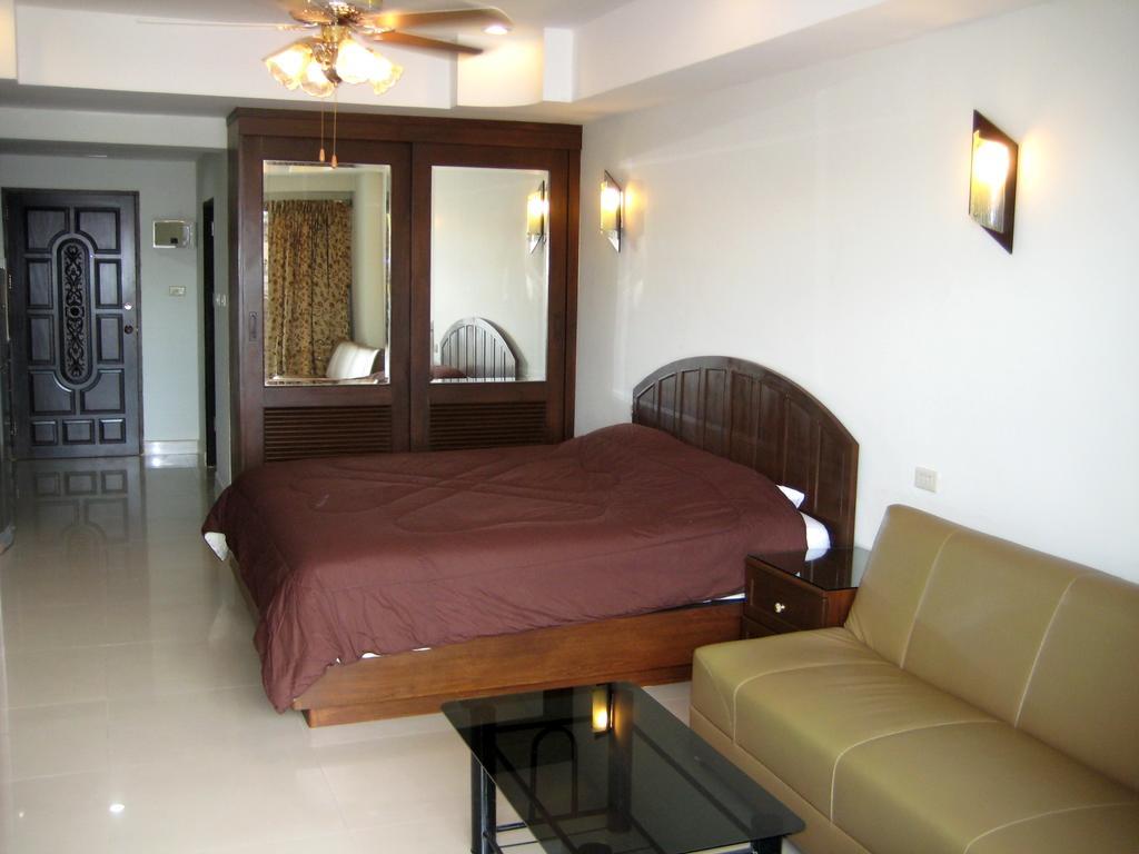 Yensabai Condotel Pattaya Exterior photo