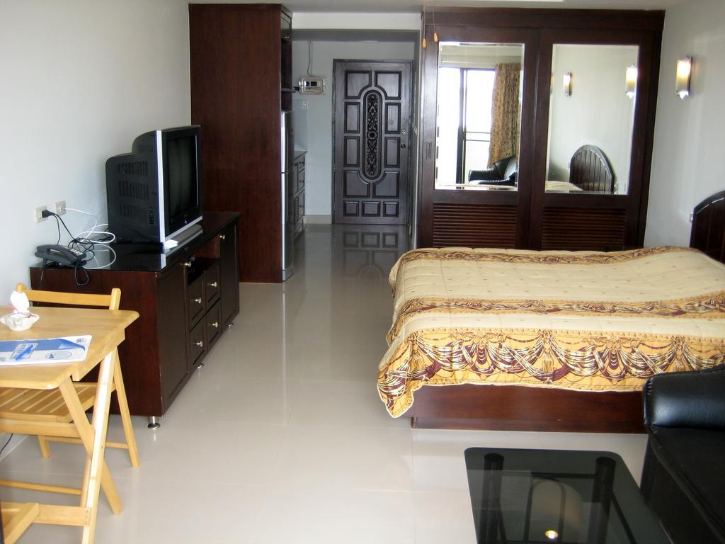 Yensabai Condotel Pattaya Exterior photo