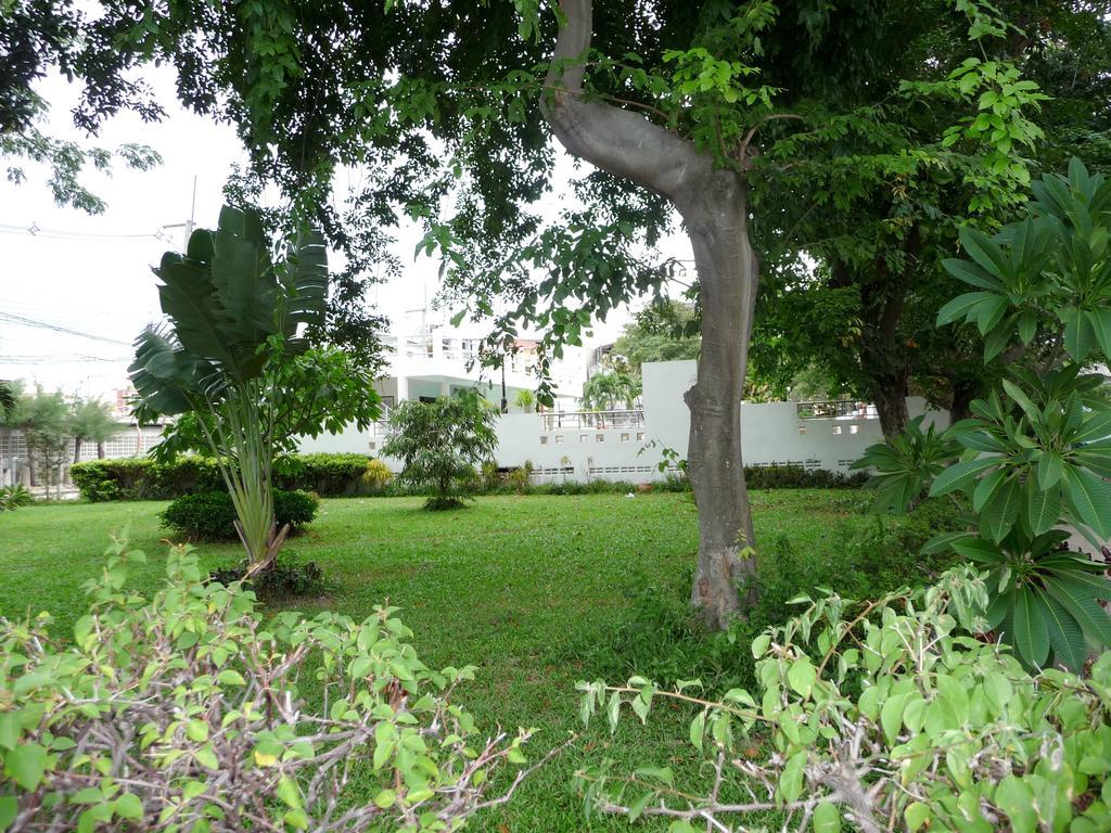Yensabai Condotel Pattaya Exterior photo