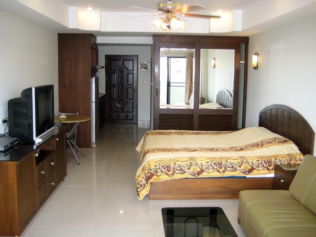 Yensabai Condotel Pattaya Exterior photo